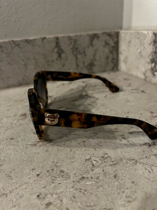 Moschino Accessories - ✨ MOSCHINO Tortoise Shell Sunglasses ✨
